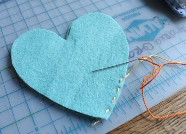 diy-heart-sachet-favors-2-600x432