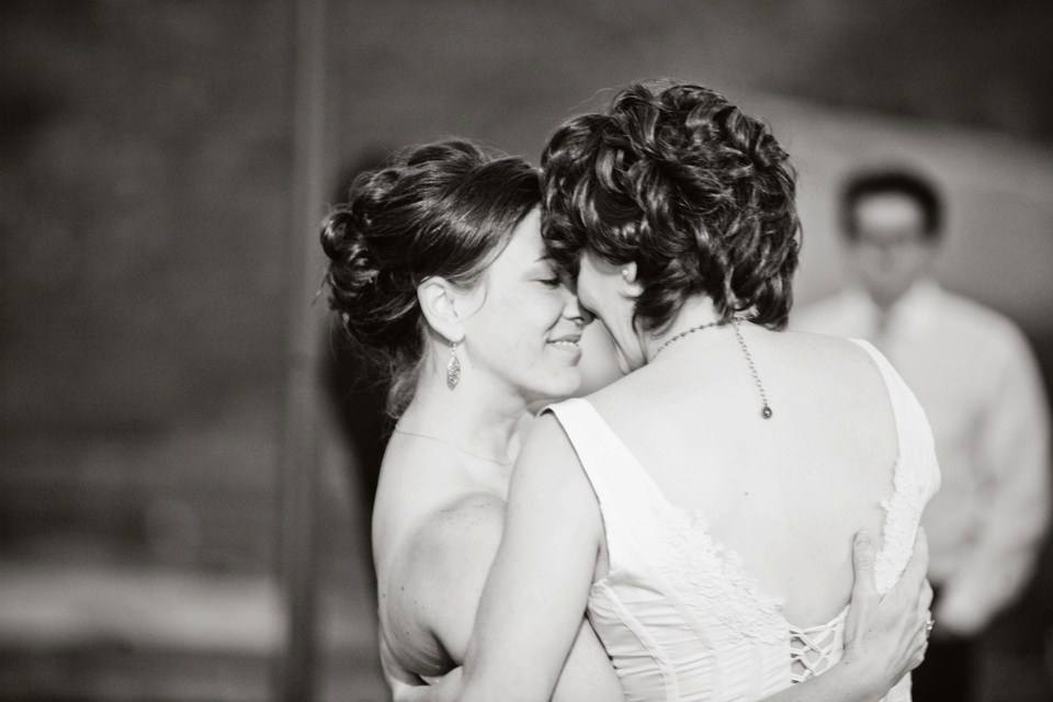 tracey-tracys-calimonia-farmhouse-lesbian-wedding_0036